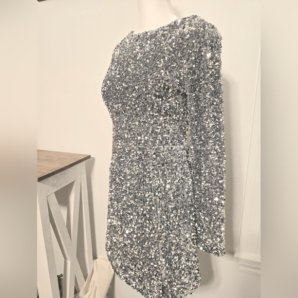 🤩Host Pick❤️NWT Selfie Leslie Sequined Mini Dress Women's Sz Large/US 8 - Picture 4 of 16